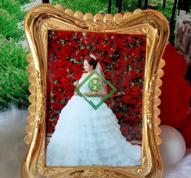 khung pha lê 15x21 vàng tròn